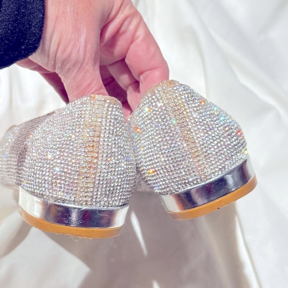 Steve Madden Women's Silver rhinestone Loafers sz 6 just in time for parties! - Picture 11 of 12